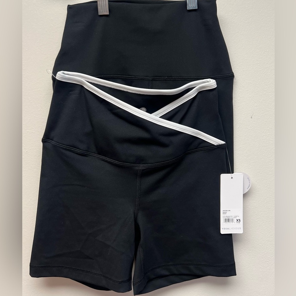 Pair of Yogalicious Black Leggings with White Accent